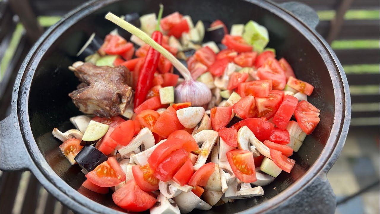 МЯСО С ОВОЩАМИ В КАЗАНЕ НА КОСТРЕ смотреть онлайн