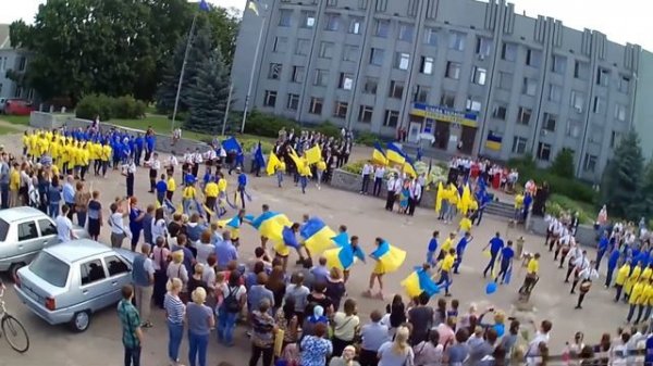 Флешмоб від Козелецької селищної ради до Дня Державного Прапора «Україна – це ми!»