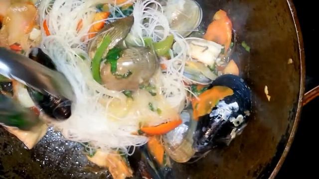 Seafood Noodle смотреть онлайн