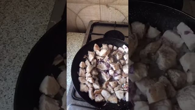 Готовлю спагетти с индейкой в сливочно-сметанном соусе #готовимдома #вкуснаяеда #подпишись смотреть онлайн