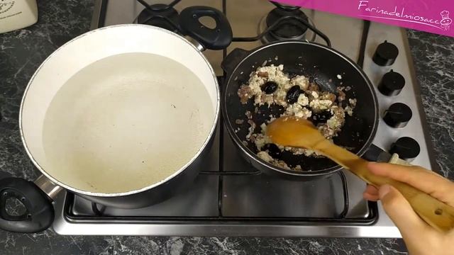 Pasta ricotta, olive e acciughe | Ricetta facile da fare in casa смотреть онлайн