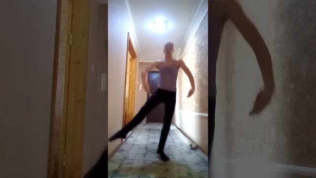 Урок классического танца. Прыжки на середине зала. смотреть онлайн