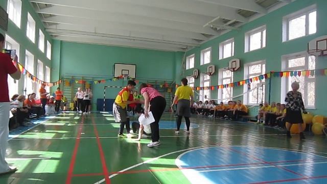 ГБОУ ММГ на межрайонных соревнованиях "Вместе весело шагать" смотреть онлайн