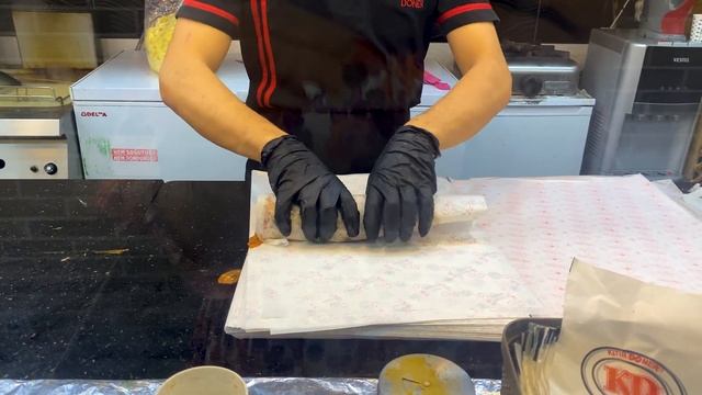 This young man has 10 years of experience cooking Unrealistically delicious shawarma! смотреть онлайн