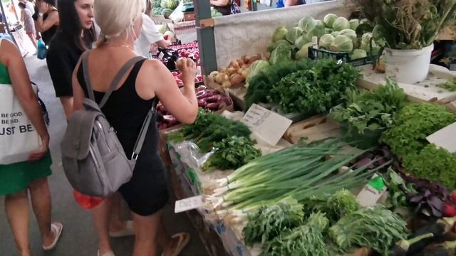 Анапа 10 июля Восточный рынок Обзор цен на фермерскую продукцию 🌽🍅🍓 смотреть онлайн