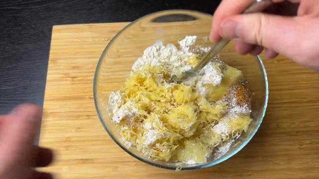 JUST GRATE THE POTATOES! EASY POTATO PANCAKES RECIPE FOR BEGINNERS, HEALTHY AND DELICIOUS! смотреть онлайн