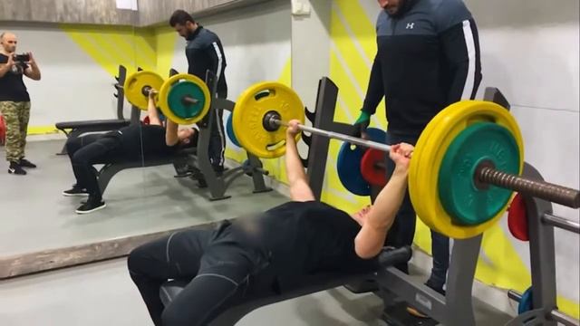 Тренировка в зале, смена дислокации / Training in gym, changing location смотреть онлайн