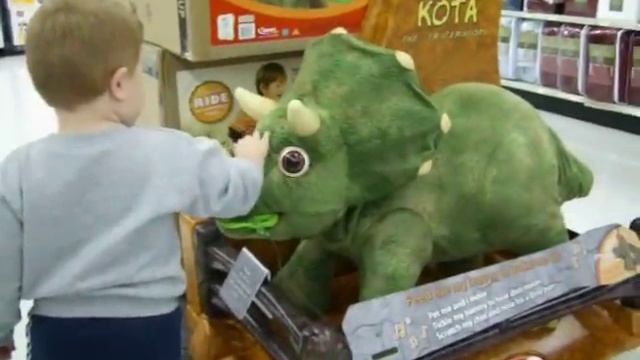 Kota the Robotic Triceratops Dinosaur meets London смотреть онлайн