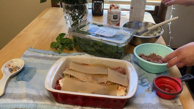 On the Menu Tonight: Lasagna and a Refreshing Cocktail смотреть онлайн