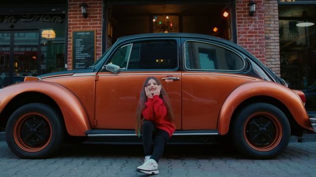 FILIZ KEMAL - Asik Mecnun (Официальный клип) смотреть онлайн