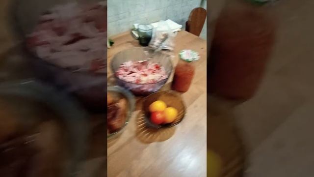 подгоревшие беляши салат томаты и хреновина смотреть онлайн