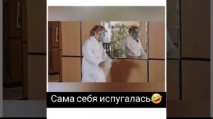 Сама себя испугалась в зеркале😁