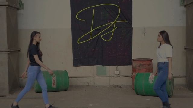 Debut Collection - Denimic Jeans смотреть онлайн