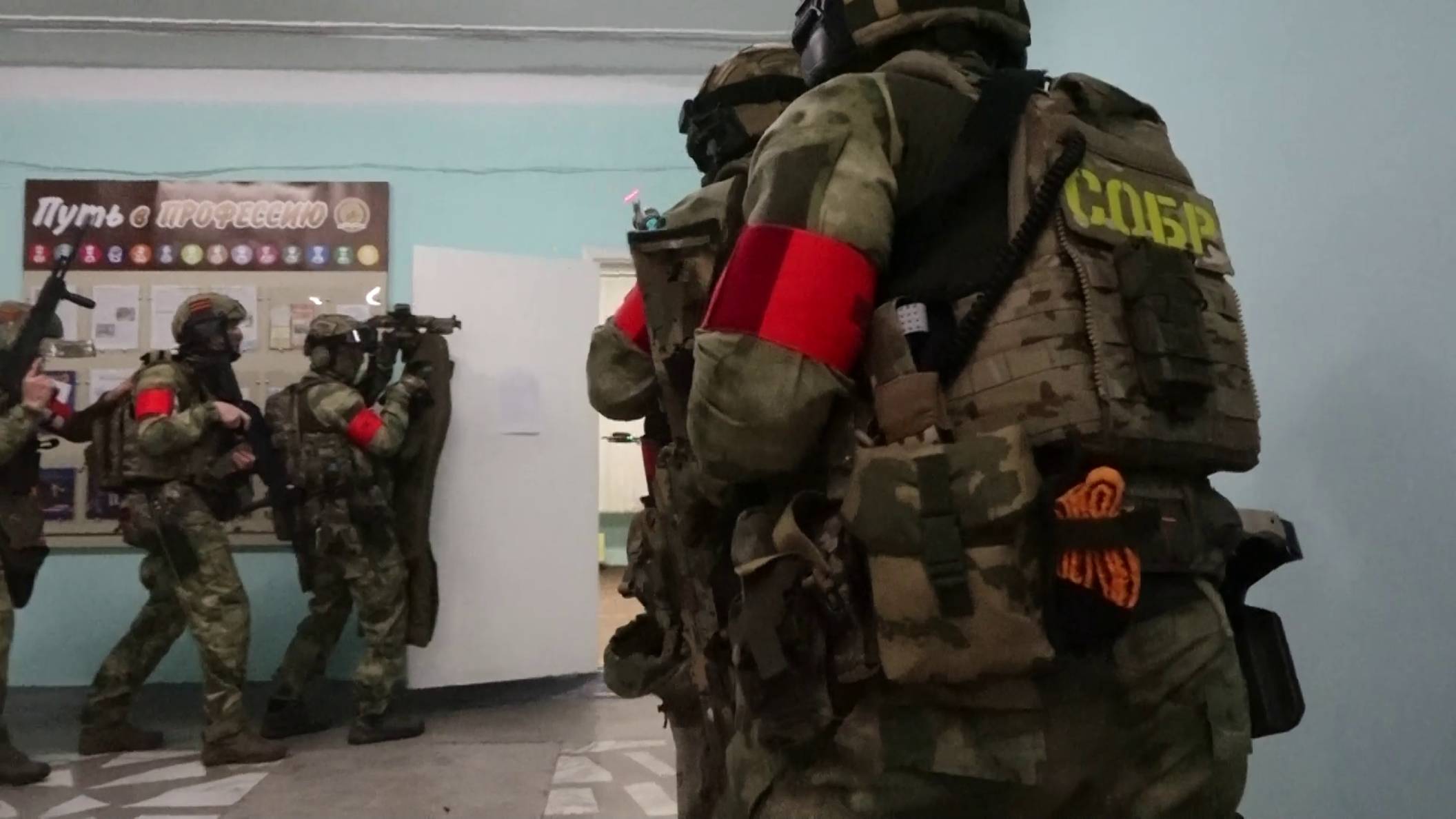 ТЕРРОРИСТЫ В ШКОЛЕ № 85: УЧЕНИЯ РОСГВАРДИИ смотреть онлайн