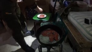 В поисках медведя! Тайга и болото! Последние дни зимы в избе!