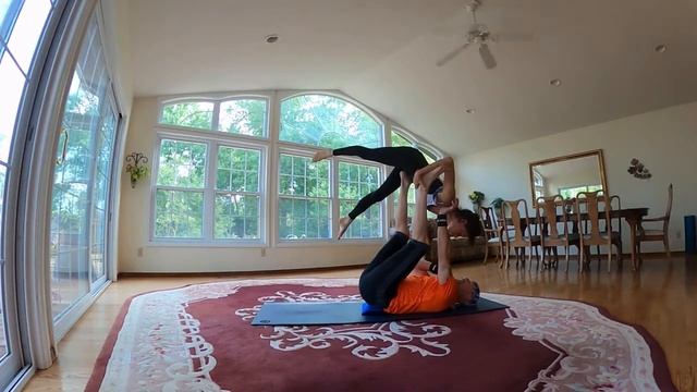 AcroYoga with Dafna - Shoulder Stand to Side Star смотреть онлайн