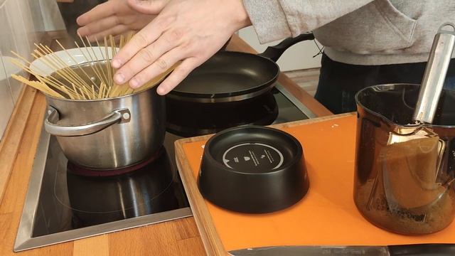 Wie man einfach Spaghetti Carbonara kocht смотреть онлайн