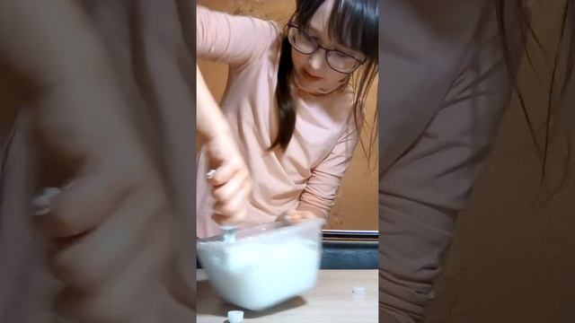 Слайм из клея,пены и тетрабората натрия смотреть онлайн