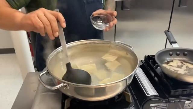 Chef Alvin Schultz: Corn & Caramelized Onion Ravioli with Brown Butter, Crème Fraîche, and Caviar смотреть онлайн