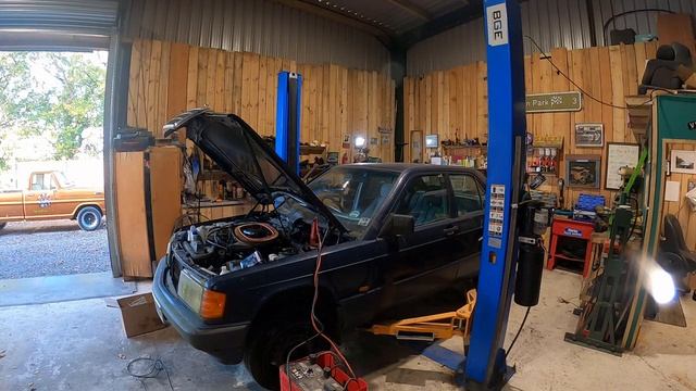 Abandoned Mercedes 190e Resurrected after 16 years of slumber! A big job - Part 4 THE TRANSFORMATIO смотреть онлайн