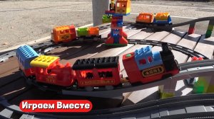 Играем вместе в поезда ! Строим железную дорогу на природе ! Видео для детей 👍