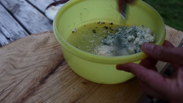 Sera d'estate in baita da solo. Preparo i miei primi ravioli con ortiche e ricotta. #OUTDOORSCOOKIN смотреть онлайн