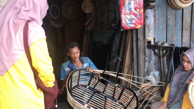 KWU Kelompok 2 | Studi kasus UMKM Pengrajin Rotan Indarung Kota Padang смотреть онлайн