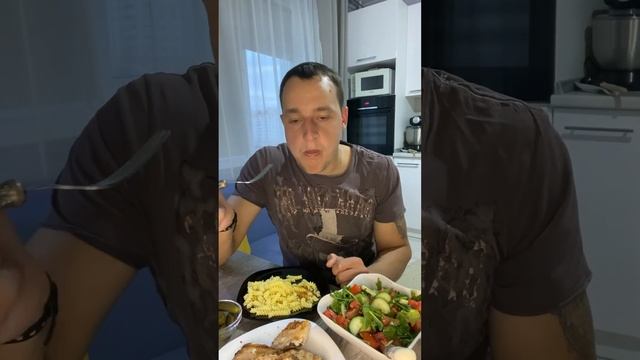 Стейк индейки #еда #мукбанг #mukbang #кушаюнакамеру #food #ужин смотреть онлайн