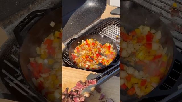 Ribeye Steak Cheesy Bread! смотреть онлайн