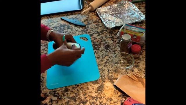 Cooking with Chef Nik👩🏾🍳 | Cinnamon Apple Turnovers 🍏🍎 смотреть онлайн