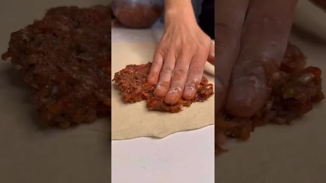 Lahmacun Recipe with a Taste of STONE OVEN at Home смотреть онлайн