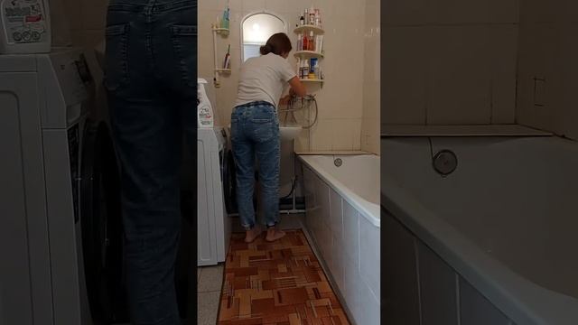 Бесконечно смотреть можно на три вещи: как горит огонь, течет вода и как кто-то делает уборку😅 смотреть онлайн