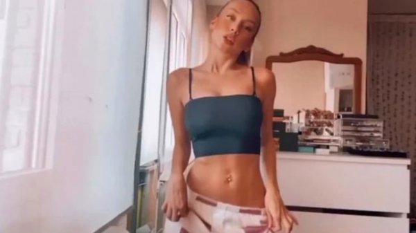 Ester Expósito bailando reggaeton en cuarentena - ESTER EXPOSITO ELITE REGGAETON PERREO INSTAGRAM