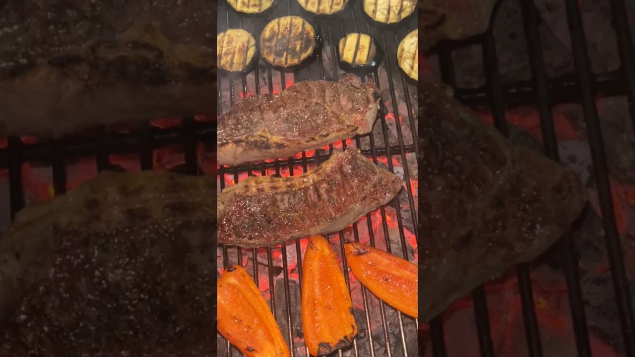 СТЕЙК СТРИПЛОЙН НА ГРИЛЕ#shorts #рецепт #стейк #гриль#мясо#grill #steak смотреть онлайн