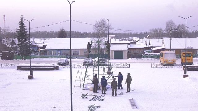 НА ПЛОЩАДИ РАЙОННОГО ЦЕНТРА КУЛЬТУРЫ В С. ОЗЕРНОМ УСТАНОВИЛИ ЁЛКУ смотреть онлайн