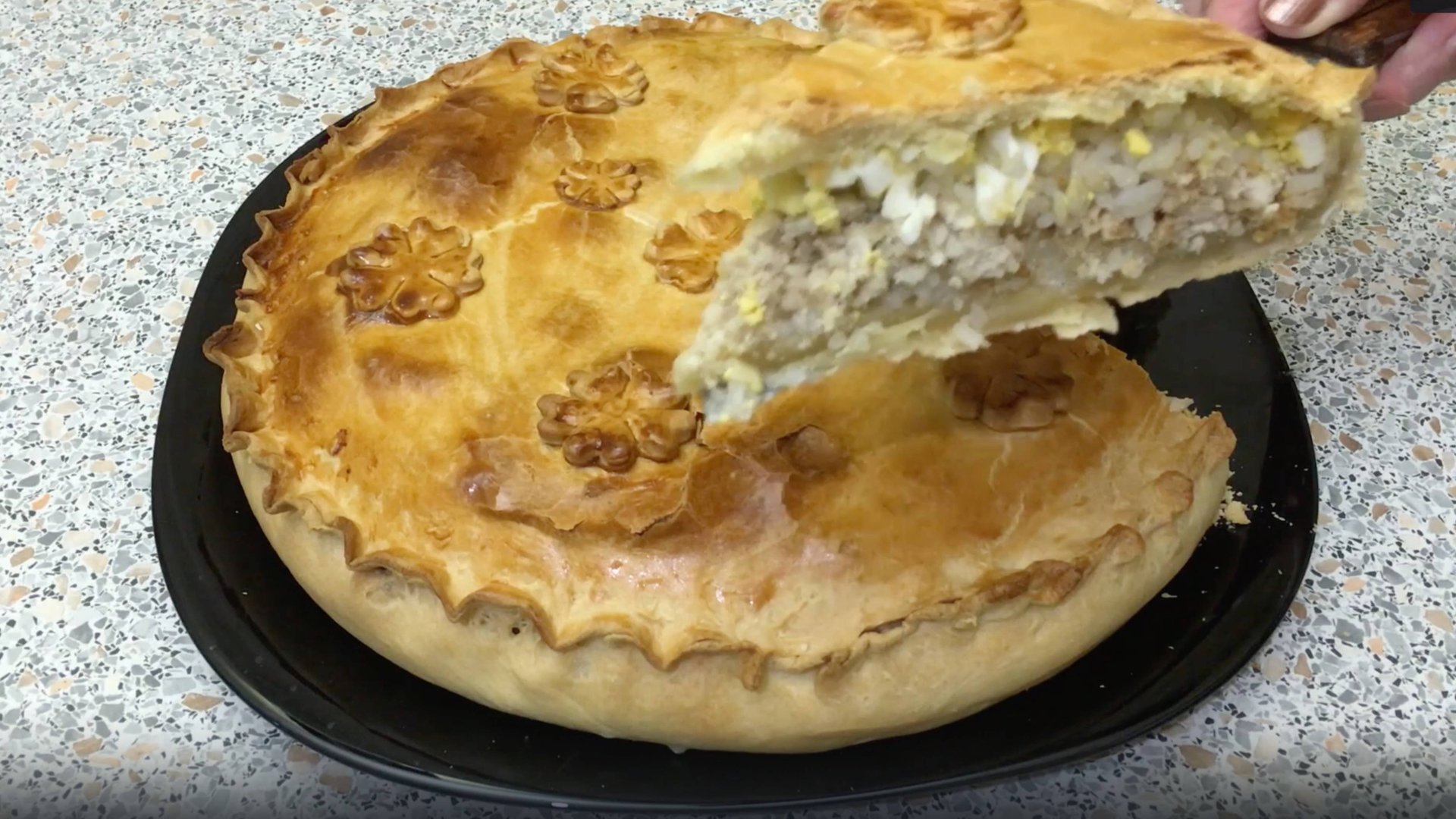 Закрытый круглый пирог с многослойной начинкой (ГУБАДИЯ) смотреть онлайн