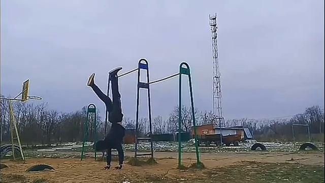 Стойка на руках || сквозь время смотреть онлайн