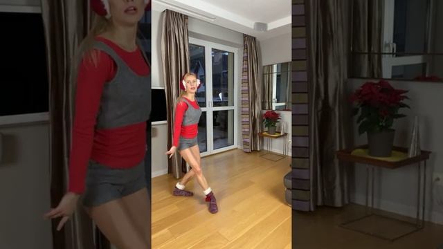 #ŻelaznyPoranek #56 | Tanecznym krokiem w nowy rok | Ola Żelazo смотреть онлайн