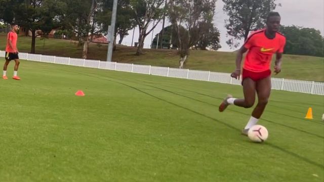 LEARN KYLIAN MBAPPE'S SIGNATURE MOVE!! смотреть онлайн