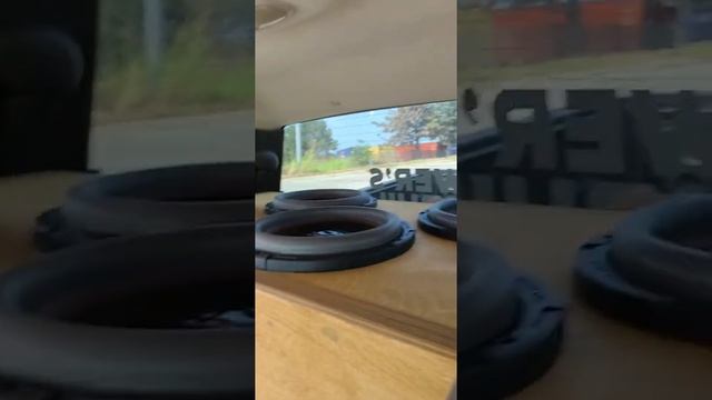 4 DB Drive G5 12s on an OKUR 5000.1 getting down смотреть онлайн