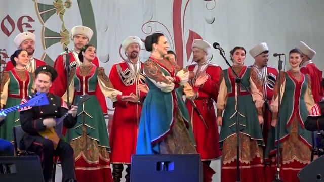 Кубанский казачий хор - «Перевоз Дуня держала»