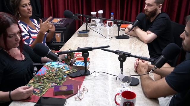 TIRANDO AS CARTAS PARA O PLANETA com Selena Fortuna e Paula Prado | Planeta Podcast (Sobrenatural) смотреть онлайн
