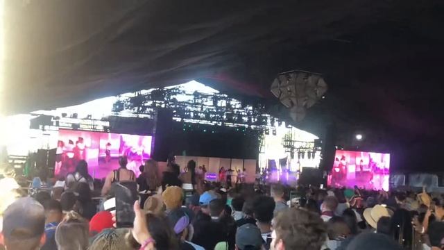 Lizzo - Tempo, Coachella 2019 Weekend 2 смотреть онлайн