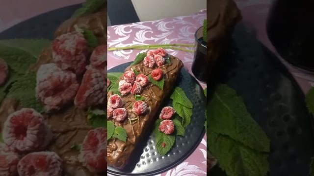 Мятно-малиновый кекс в шоколаде смотреть онлайн
