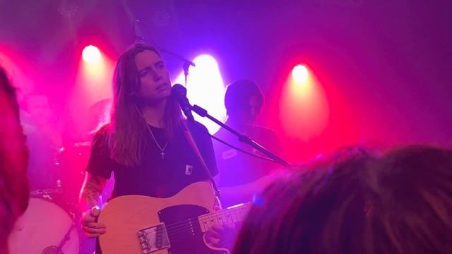 Julien Baker - Ziptie (Live @ Leeds Irish Centre) смотреть онлайн