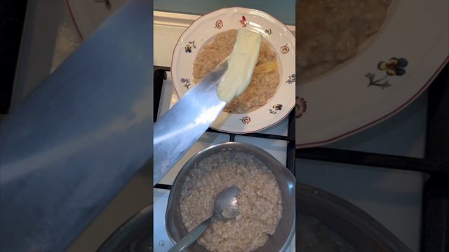 Овсянка с ягодами, мёдом и сыром 🫐🍯🧀 Вкусно и быстро😋 #рецептовсянки #овсянка #овсянкасягодами смотреть онлайн