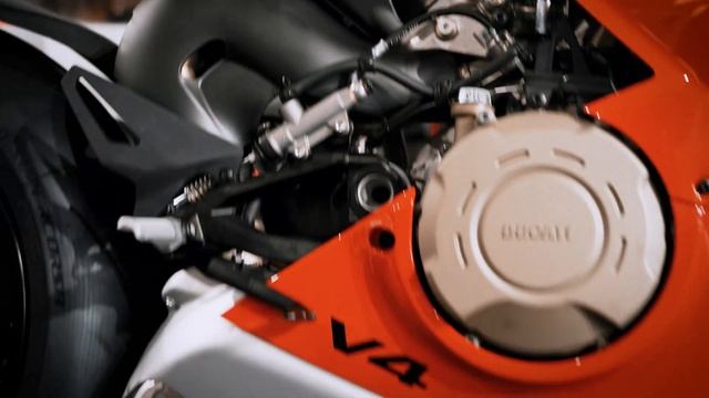 BANNED?! New 2023 Ducati Panigale V4 BOTB WINNER! смотреть онлайн