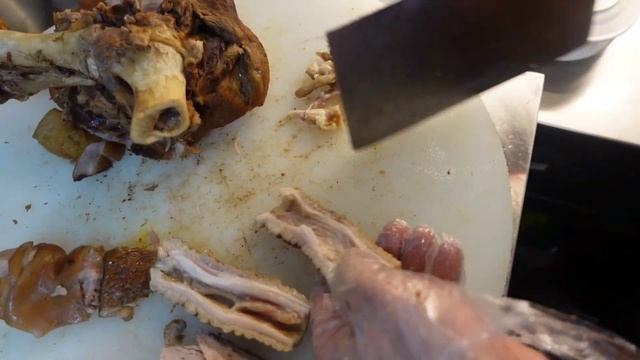 Taste Of Sarawak || The Most Unique Menu Bak Kut Teh Mee In Farley Cafe смотреть онлайн