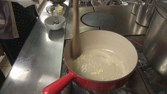 RECETTE. Tous les secrets de la fondue savoyarde avec le chef Laurent Métral смотреть онлайн