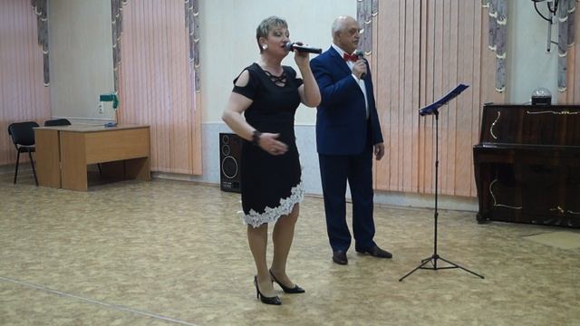 Маргарита Манилова и Владимир Звонков. СНЕГ КРУЖИТСЯ. смотреть онлайн